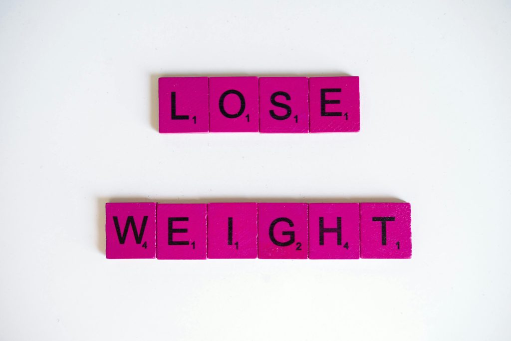 "Lose weight" spelled out in pink scrabble letters